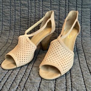 Vince Camuto Peep-tow heels